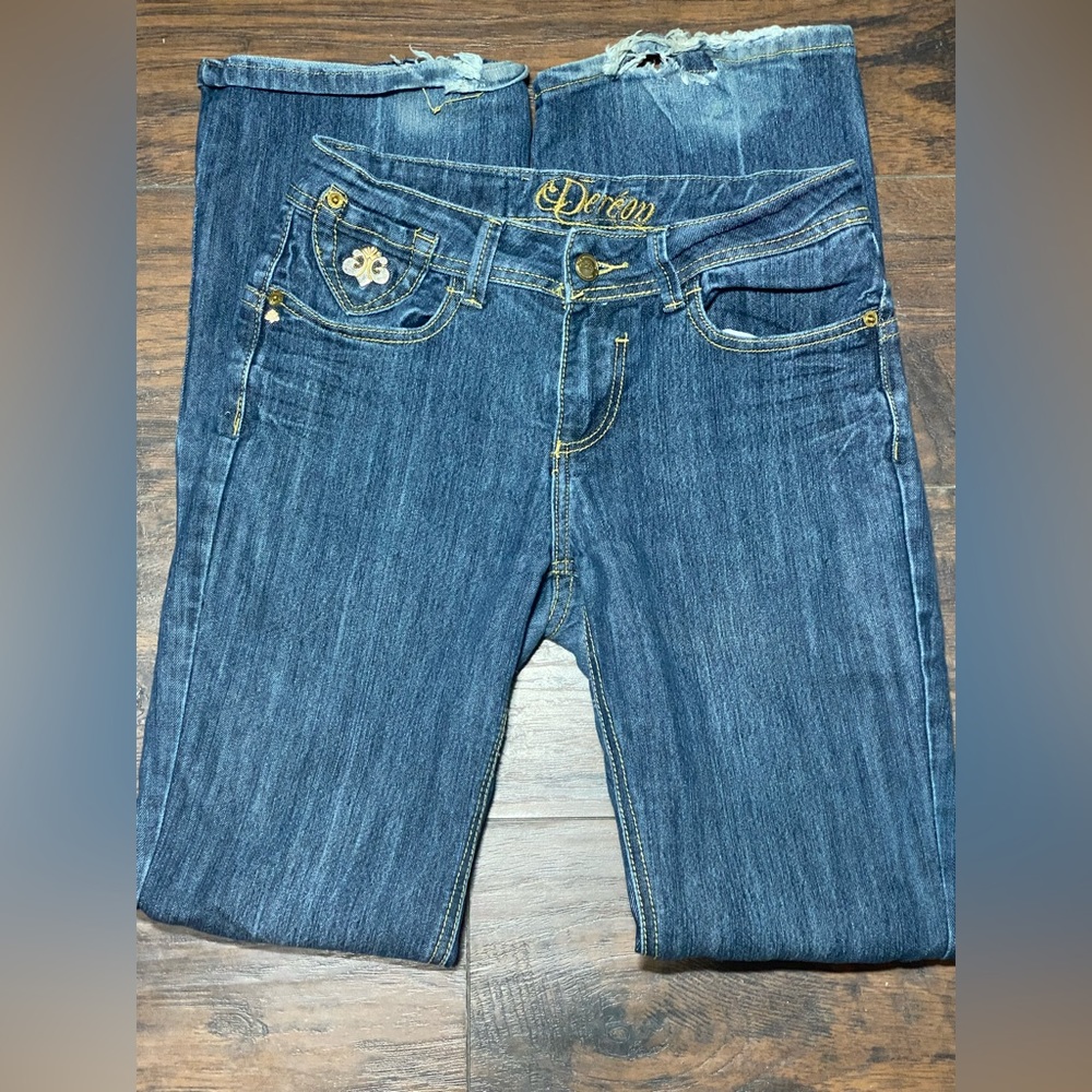 Dereon Blue Jeans, Stretchy, Distress Hem, Embossed pockets, Metal Decor…